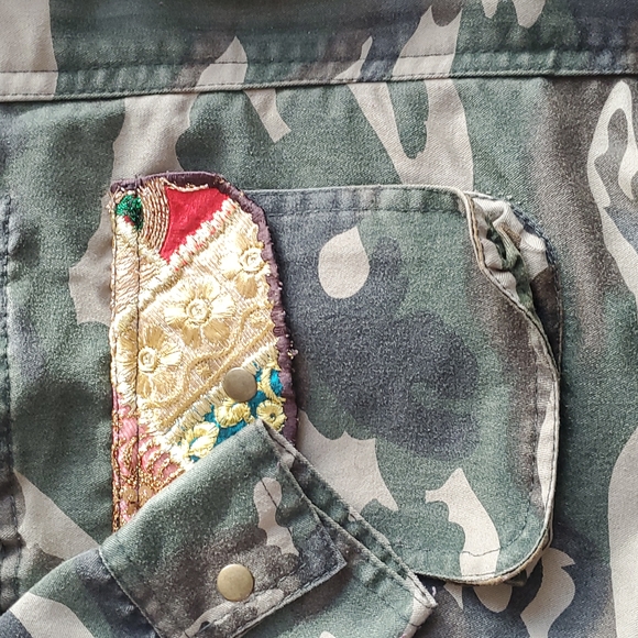 Beautiful Stories Embellished Patch Mixed Media Camoflague Utility Jacket Size S - Picture 8 of 12